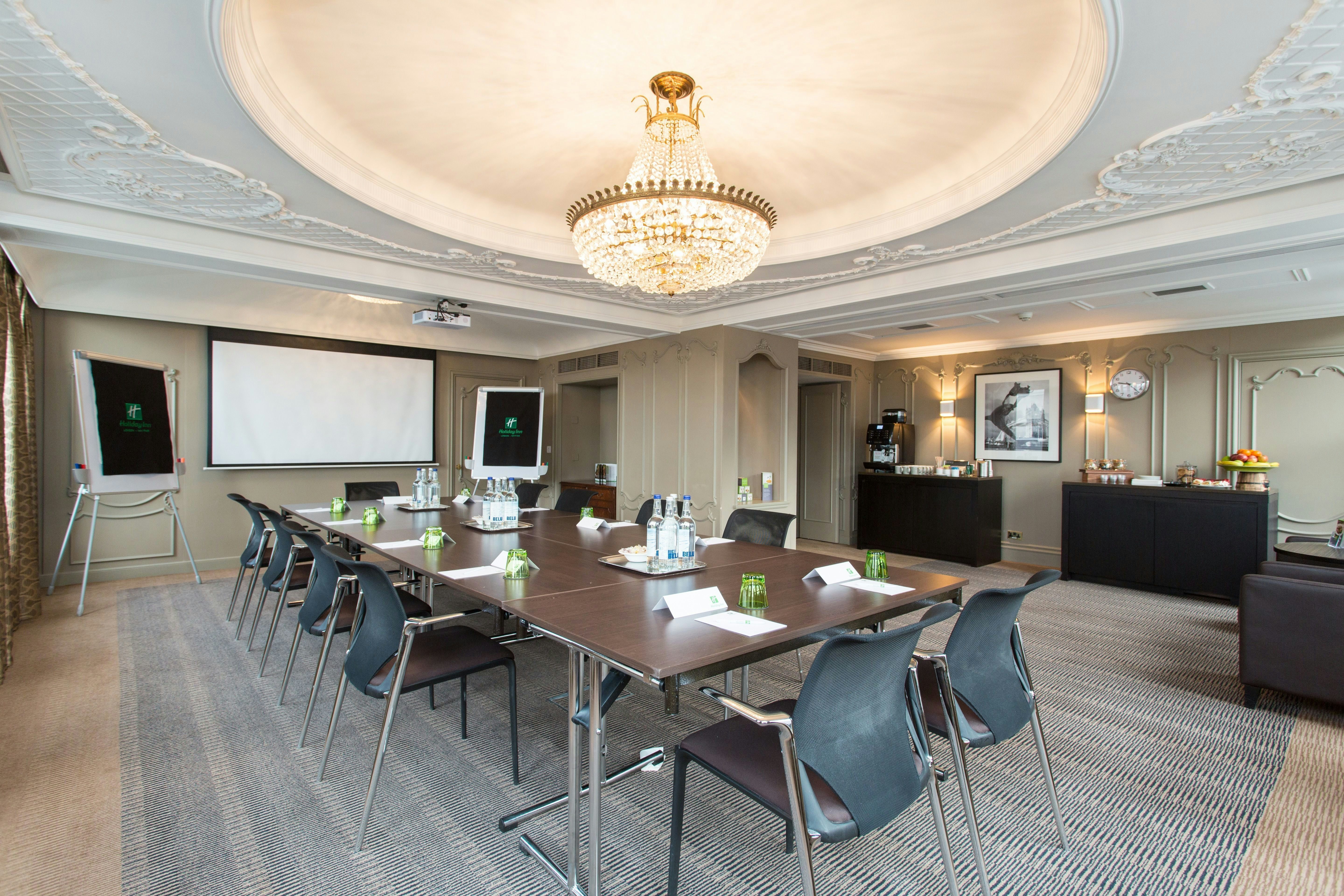 The Moving Toyshop 0