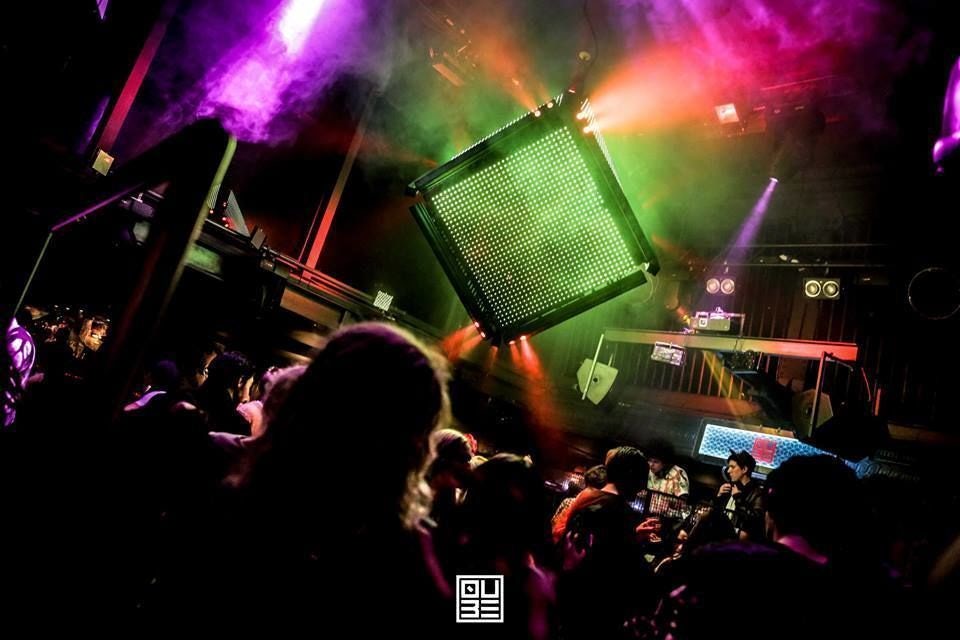 The Mirror Crack'd from Side to Side 3