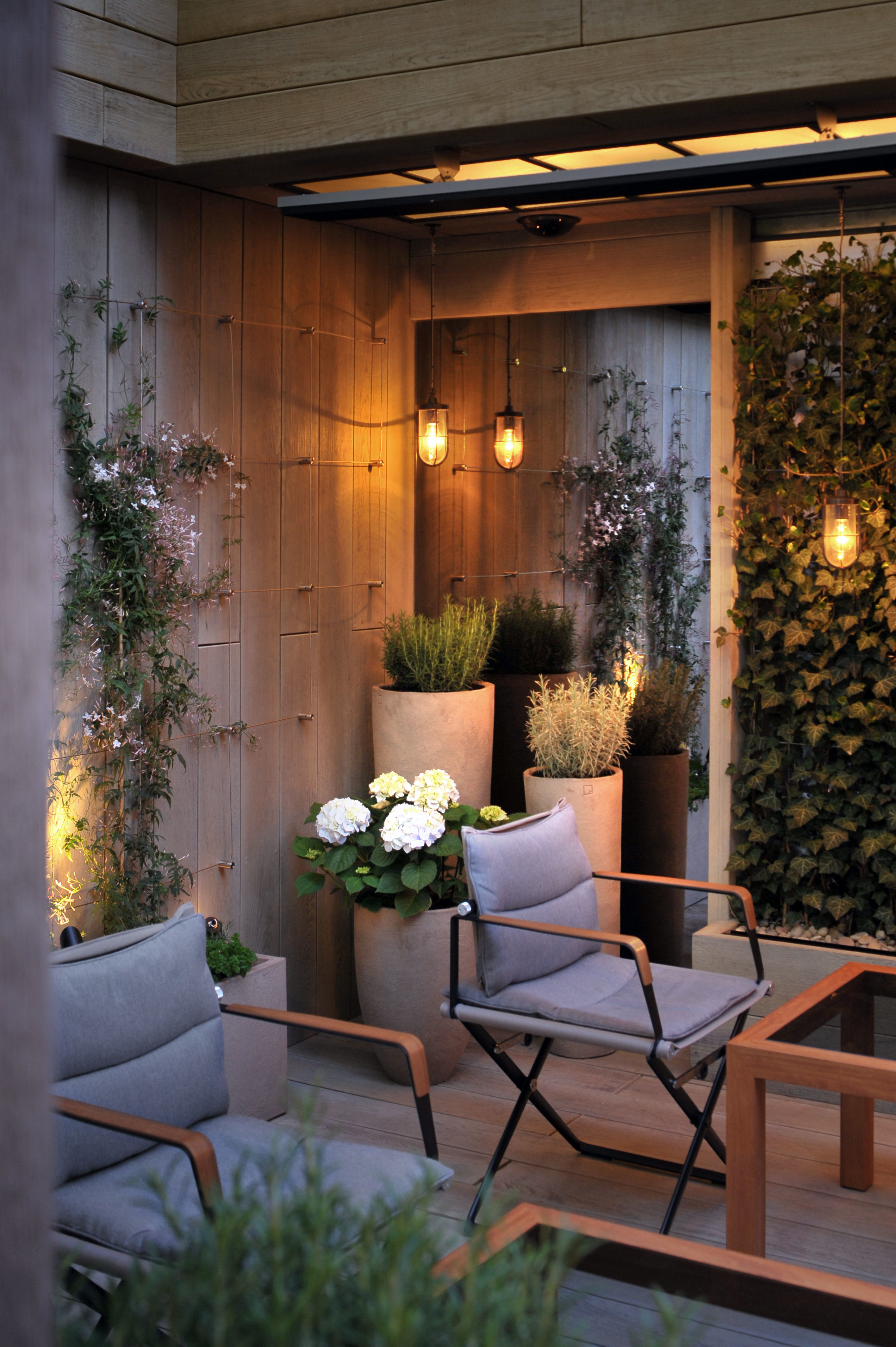 The Mirror Crack'd from Side to Side 3