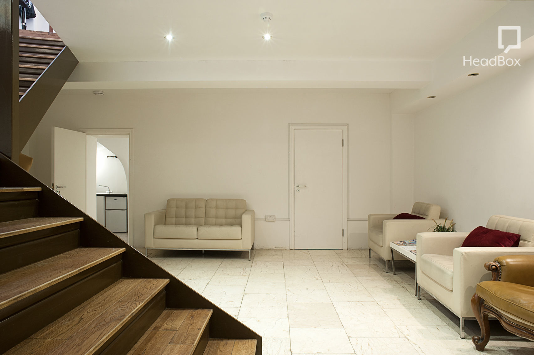 The Monkey's Raincoat 1