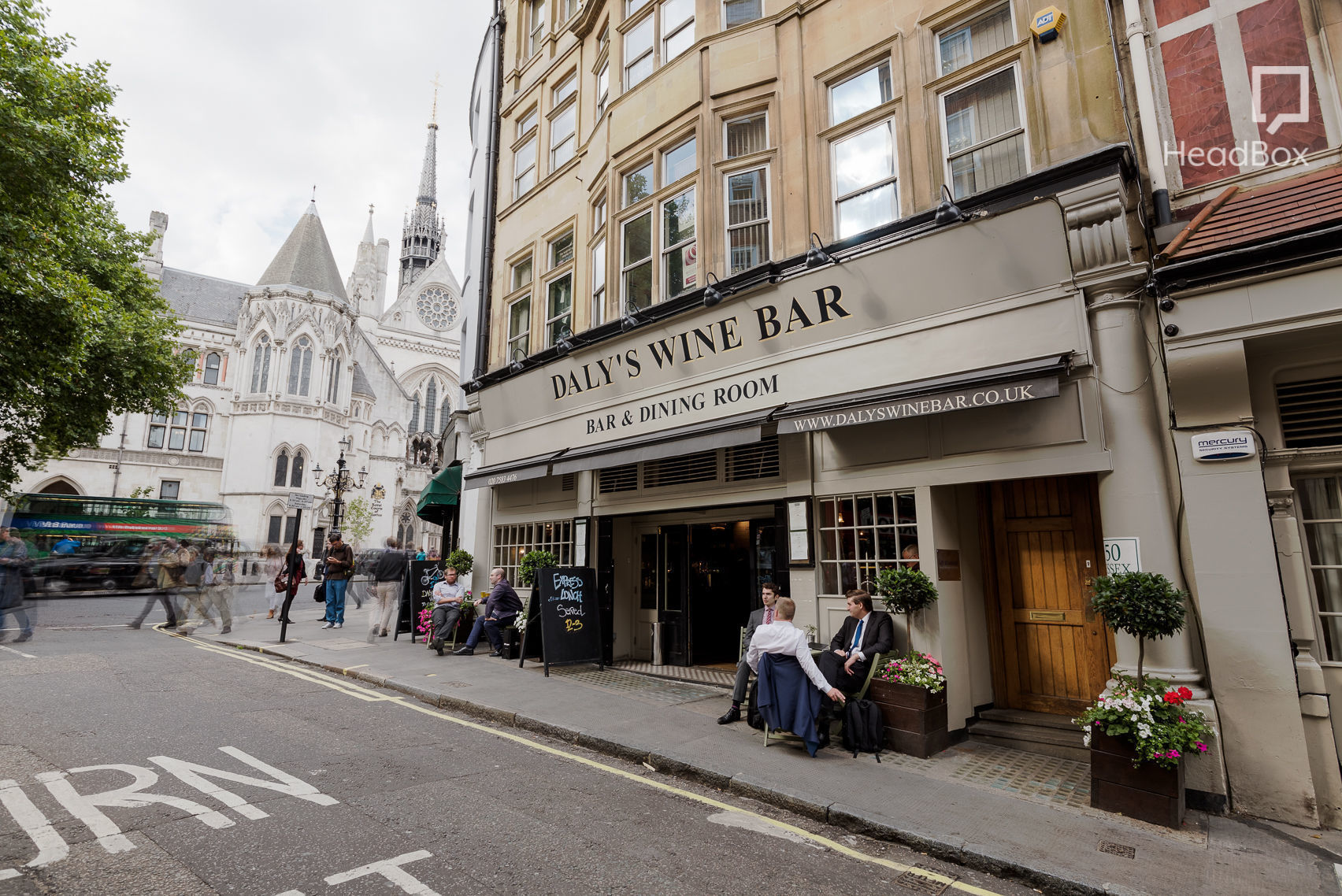 The Mirror Crack'd from Side to Side 4
