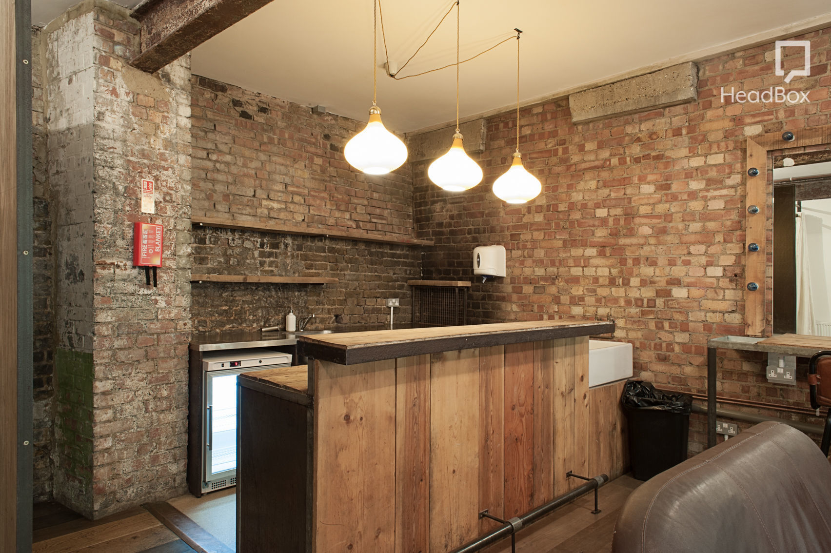 Now Sleeps the Crimson Petal 7