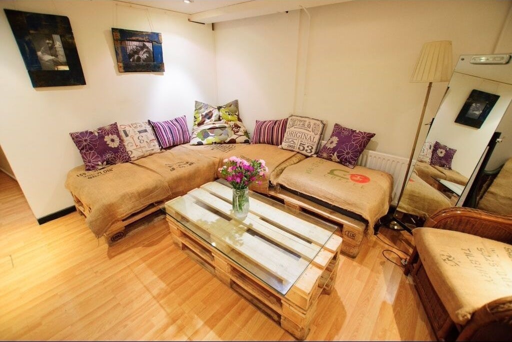 Tirra Lirra by the River 12