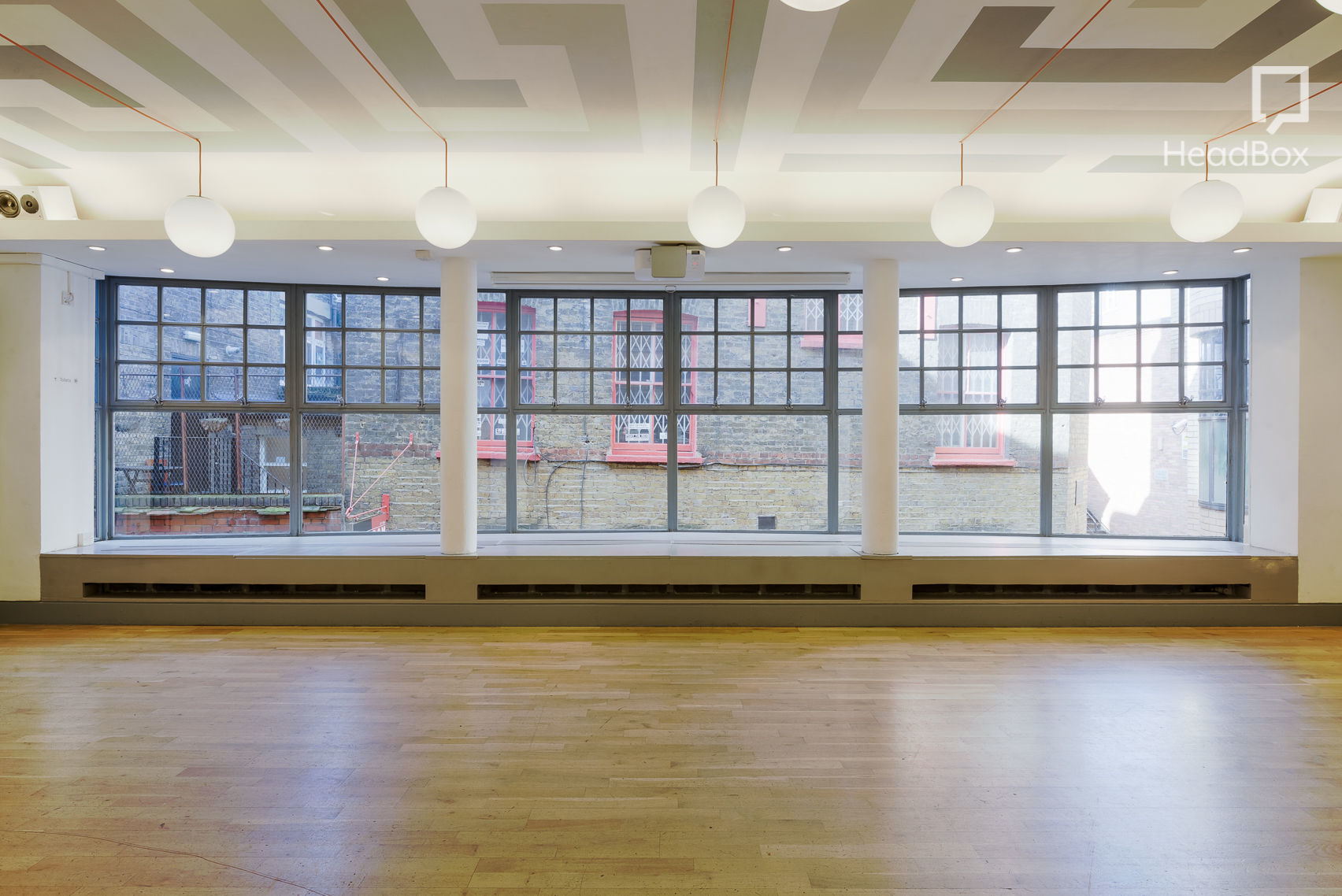 The Mirror Crack'd from Side to Side 4